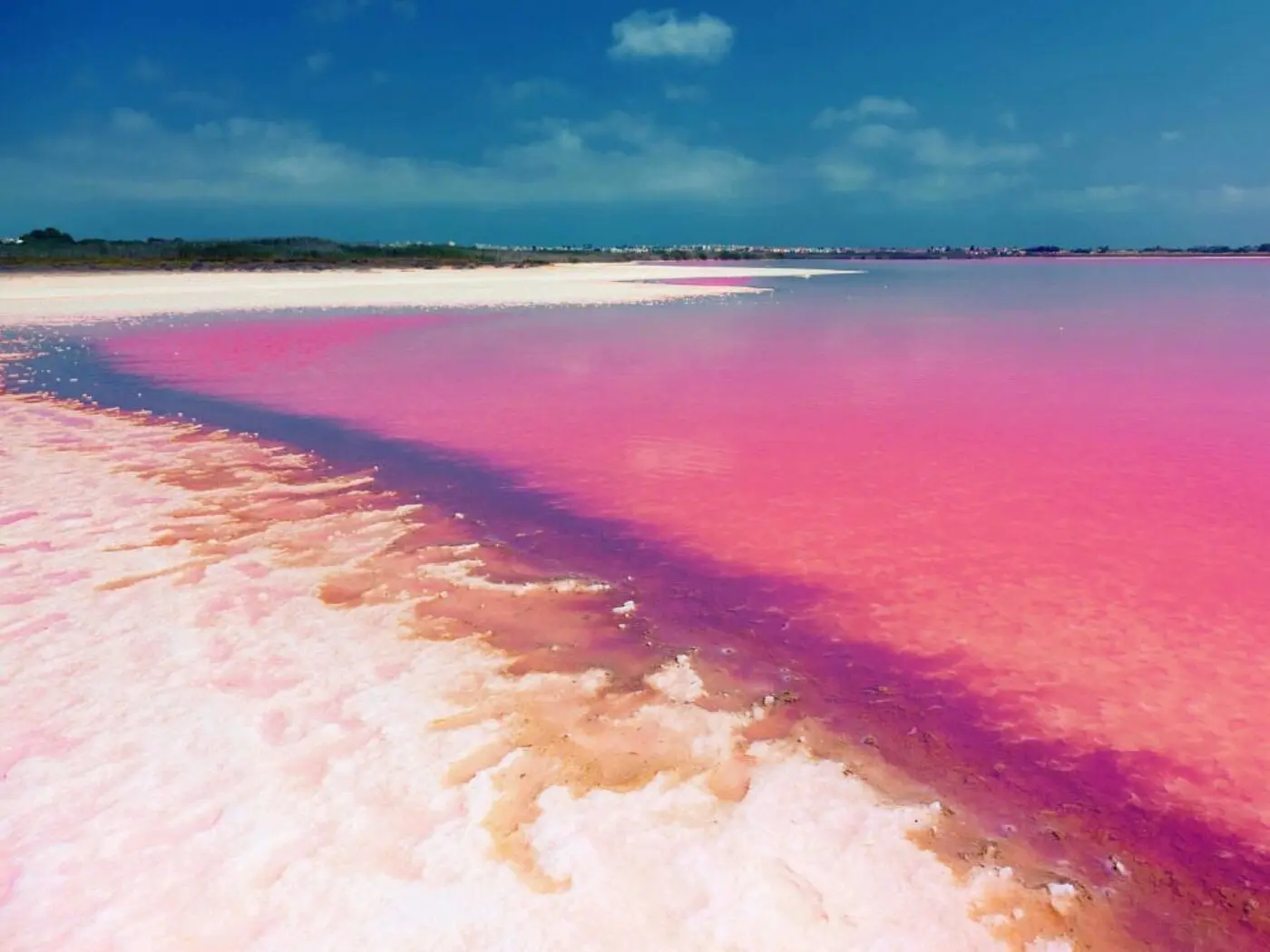 Le célèbre lac rose des Salinas de Torrevieja, merveille naturelle